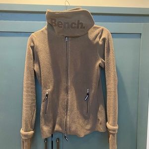 Bench Zip Up in S